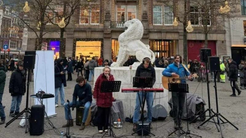 80 pessoas aceitam Jesus em evangelismo de rua em Amsterdã