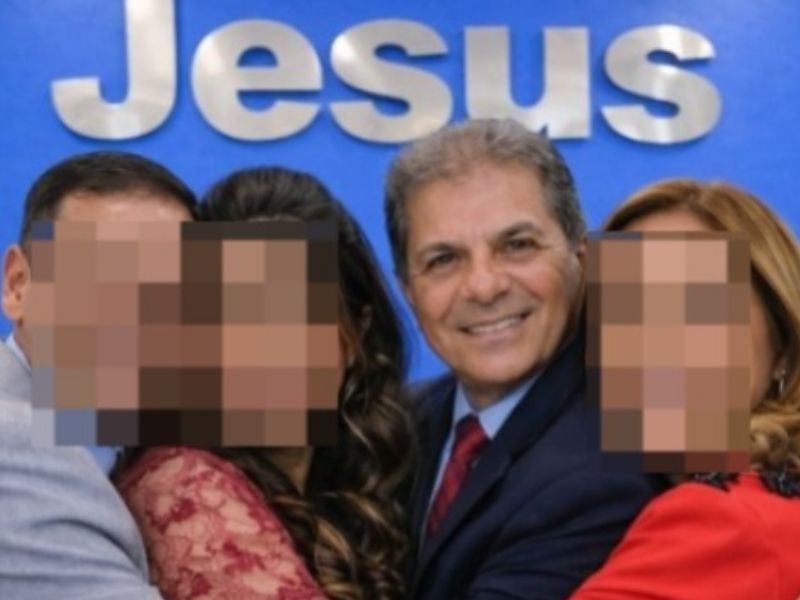 Acusado de caso com a nora, pastor afastado quebra o silêncio