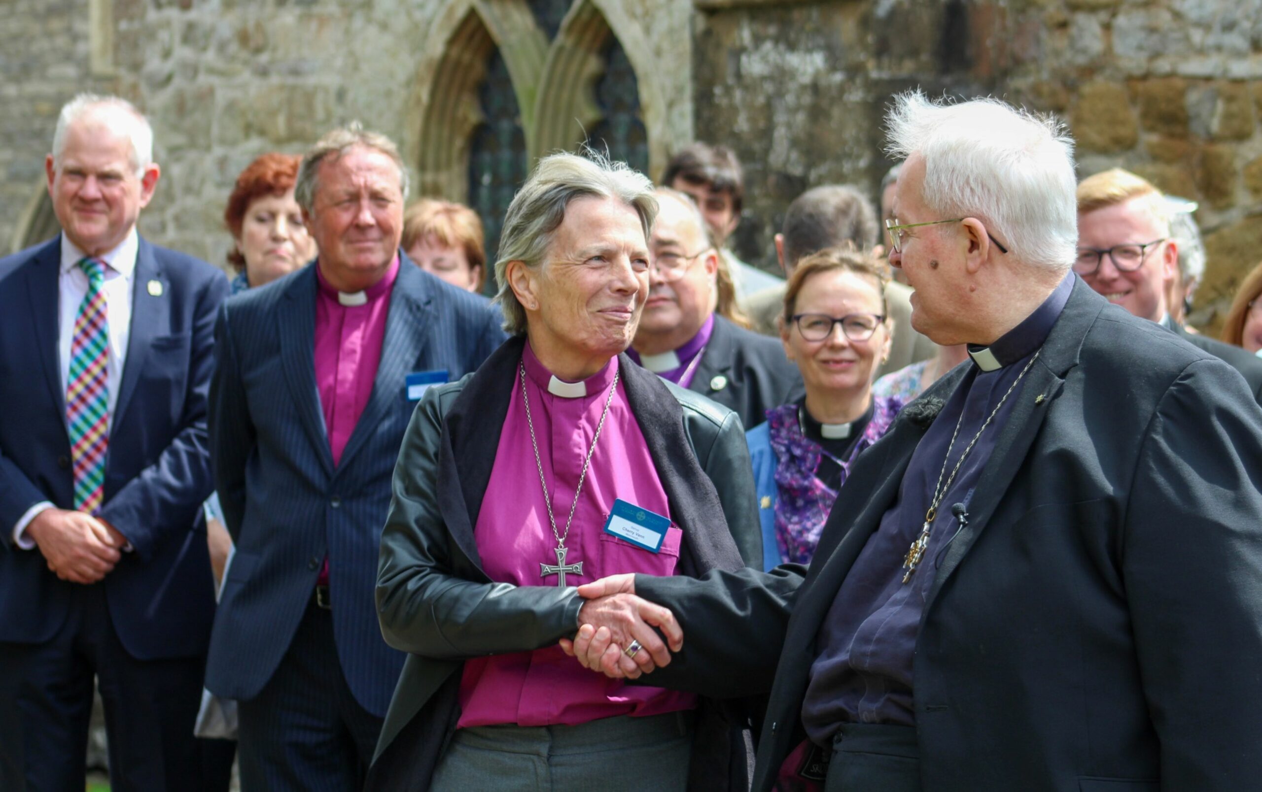 Bispa lamenta que fiéis tenham abandonado a igreja por sua causa