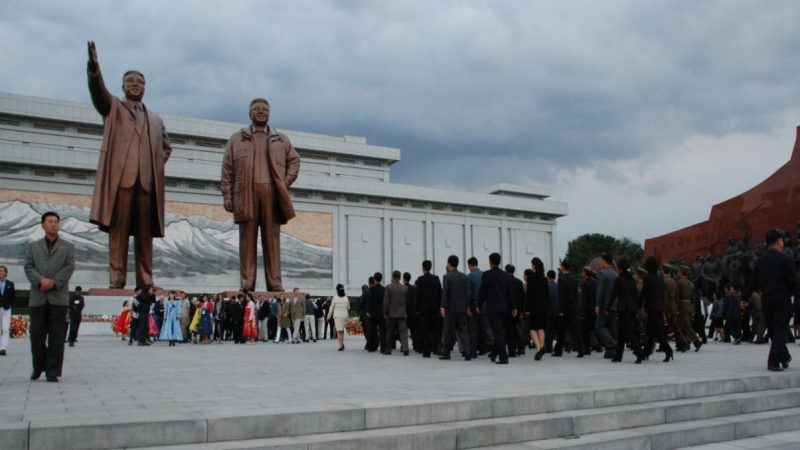 Coreia do Norte exige de cristãos devoção a ditadores