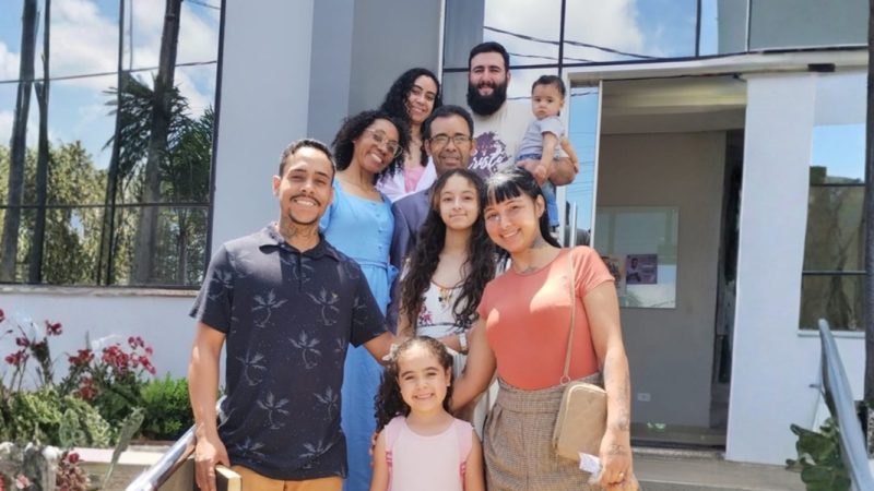 Homem que perdeu 70% da massa encefálica vive milagre e aceita Jesus