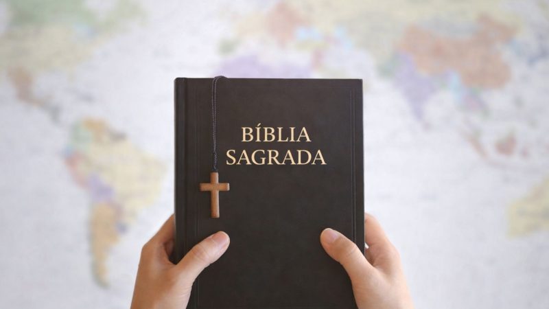 leitura da Bíblia demonstra sede por conhecimento