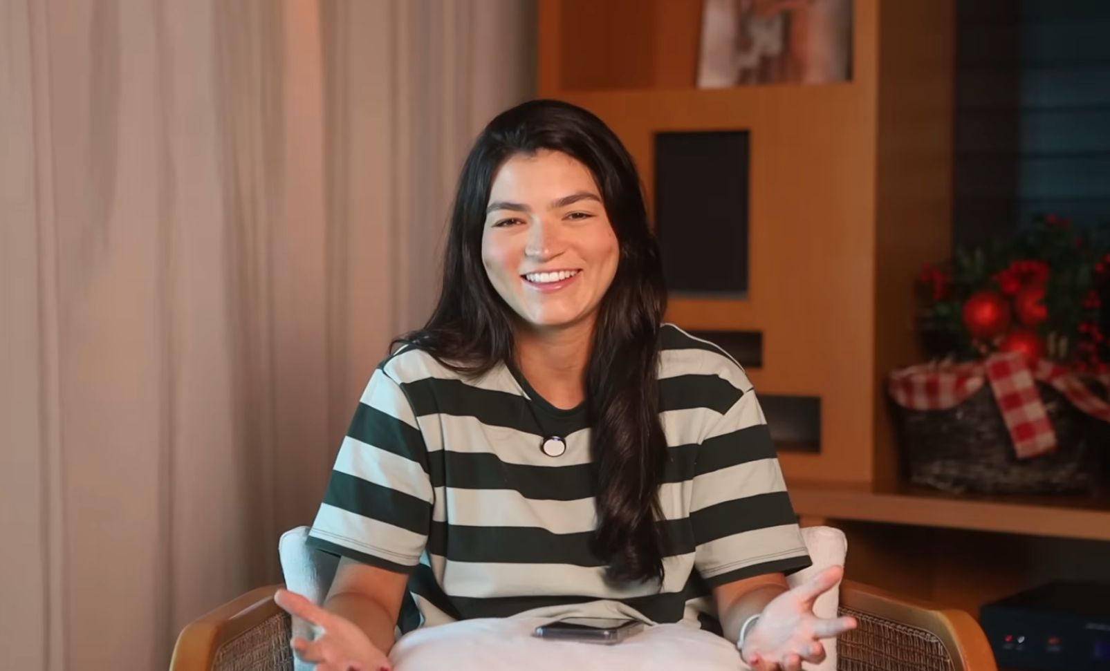 Como ler a Bíblia em 2026? Veja dicas práticas de Lara Santana