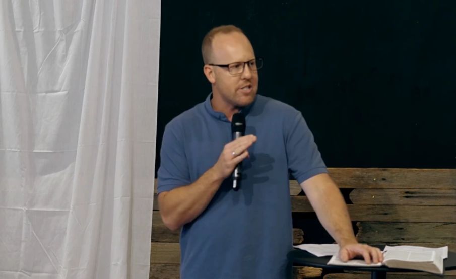 Igreja pentecostal na Austrália suspende pastor e esposa