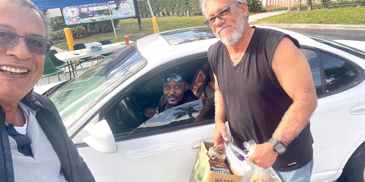 Igrejas testemunham milagres após mobilizar drive-thru de oração nos EUA