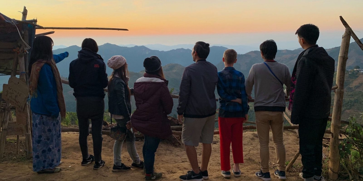 Missionários celebram primeiras conversões após 5 anos em aldeia na Ásia: “Não desistimos”