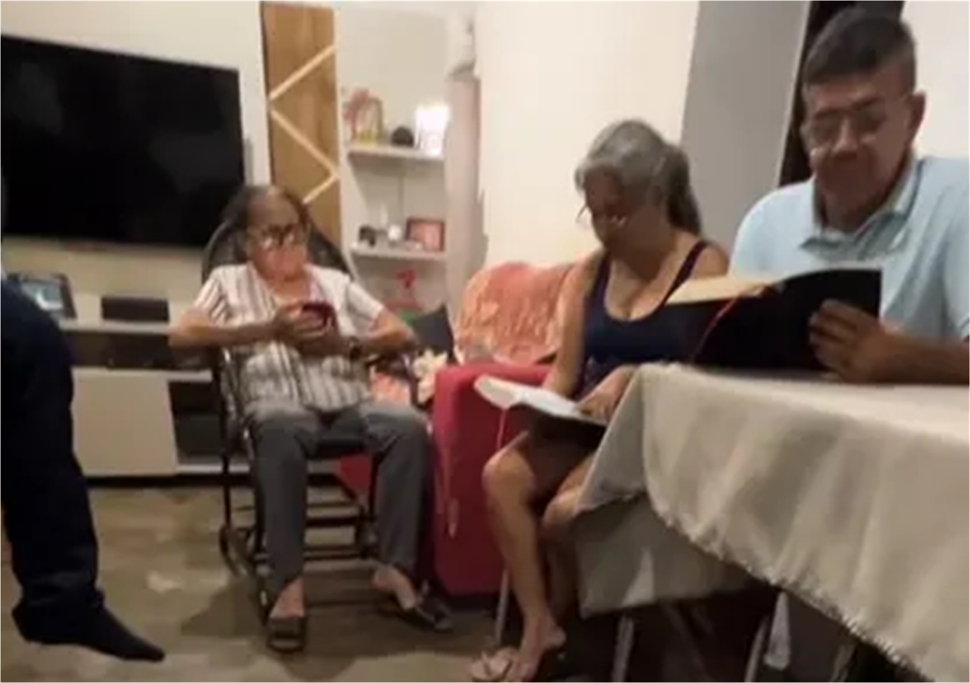 Casal inspira ao celebrar 10 anos de leitura diária da Bíblia