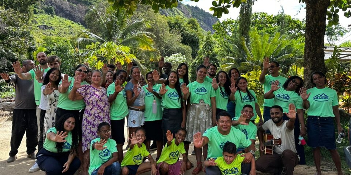 Jovens evangelizam nas férias e levam 200 pessoas ao batismo em Minas Gerais