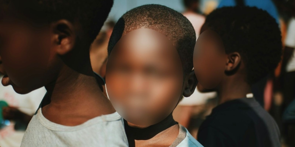 Menino de 5 anos é agredido na escola por ser filho de cristãos no Norte da África