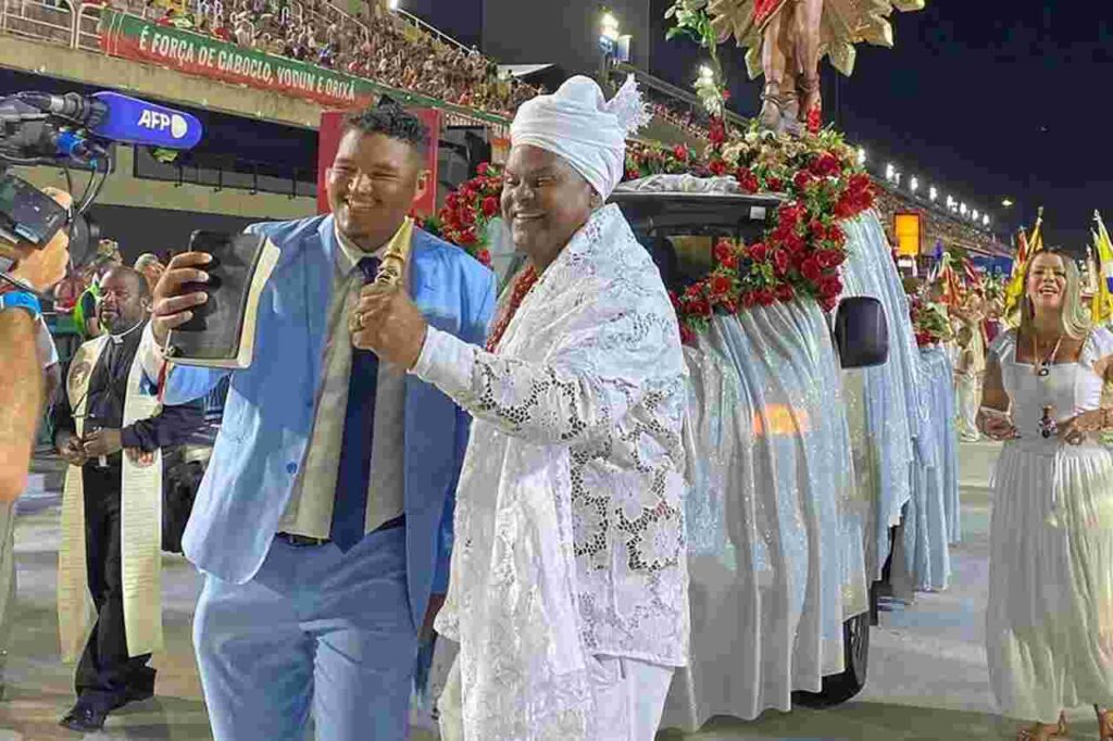 Na Sapucaí, pastor liberal defende o carnaval e critica igrejas
