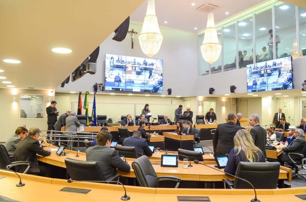 Tribunal da PB proíbe uso “Sob a proteção de Deus” no Legislativo