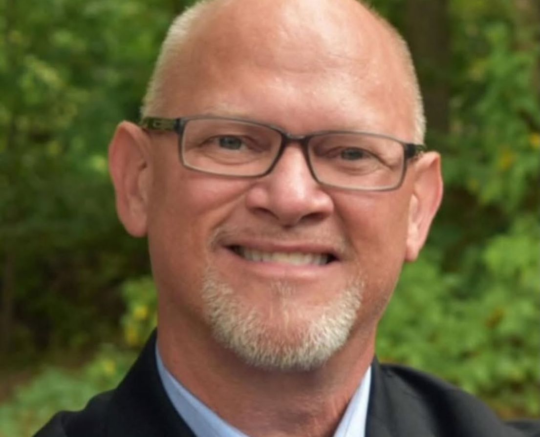 Após mal-estar na igreja, pastor Robert Steele morre aos 62 anos