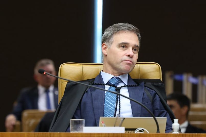 Avião com André Mendonça tem falha e decolagem é abortada