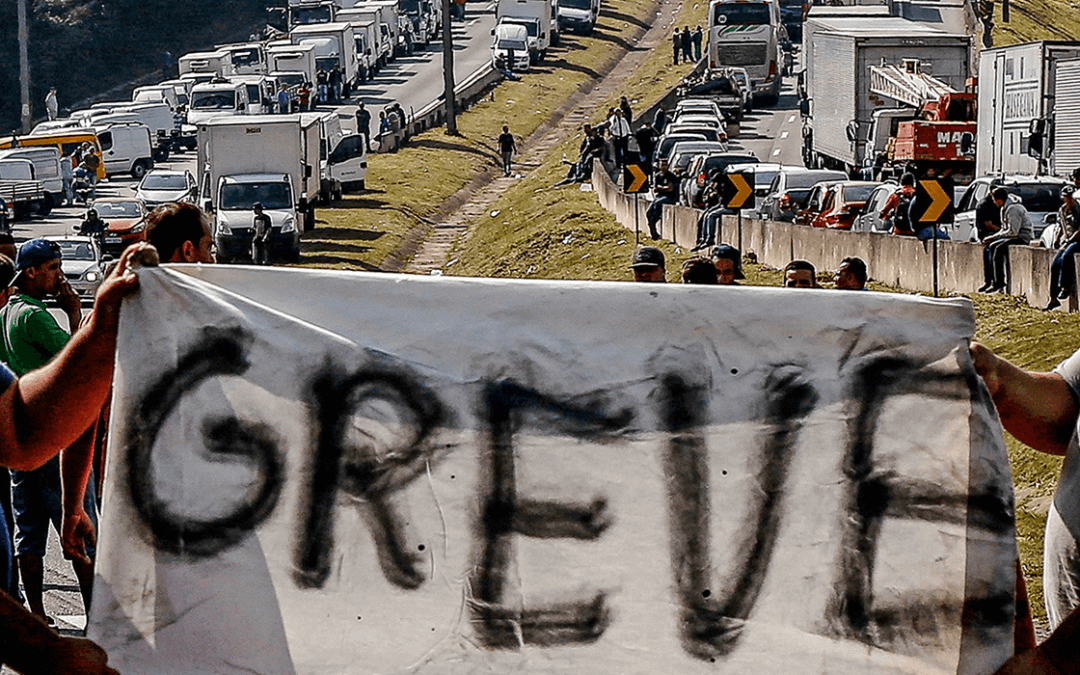 Caminhoneiros desistem de greve após medida sobre piso do frete