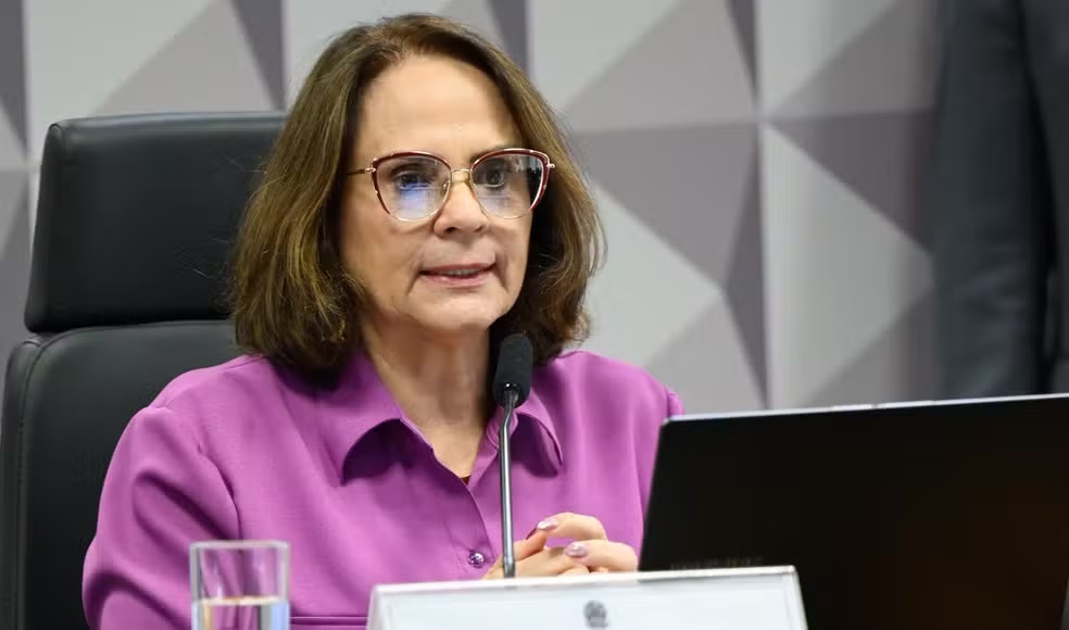 Damares é criticada por apoiar projeto subjetivo sobre misoginia