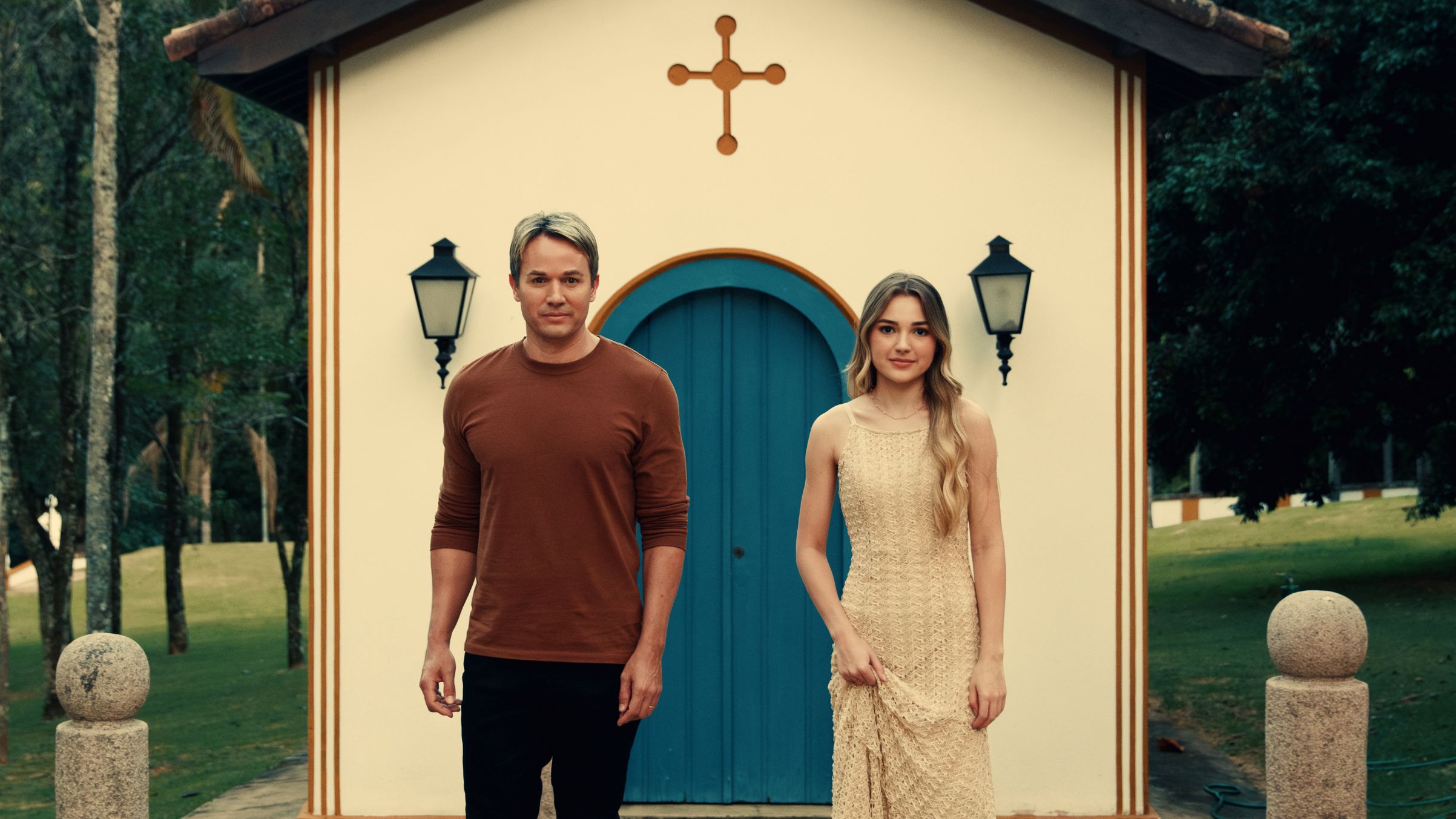 Esther Durán fecha álbum com faixa ao lado do pai