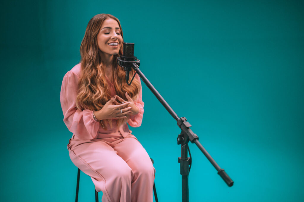 Gabriela Rocha Revive Sucessos do Renascer Praise