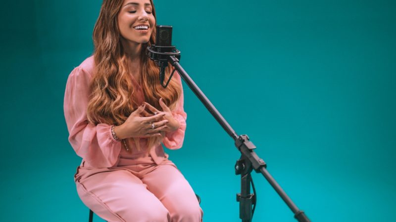 Gabriela Rocha lança medley com sucessos do Renascer Praise