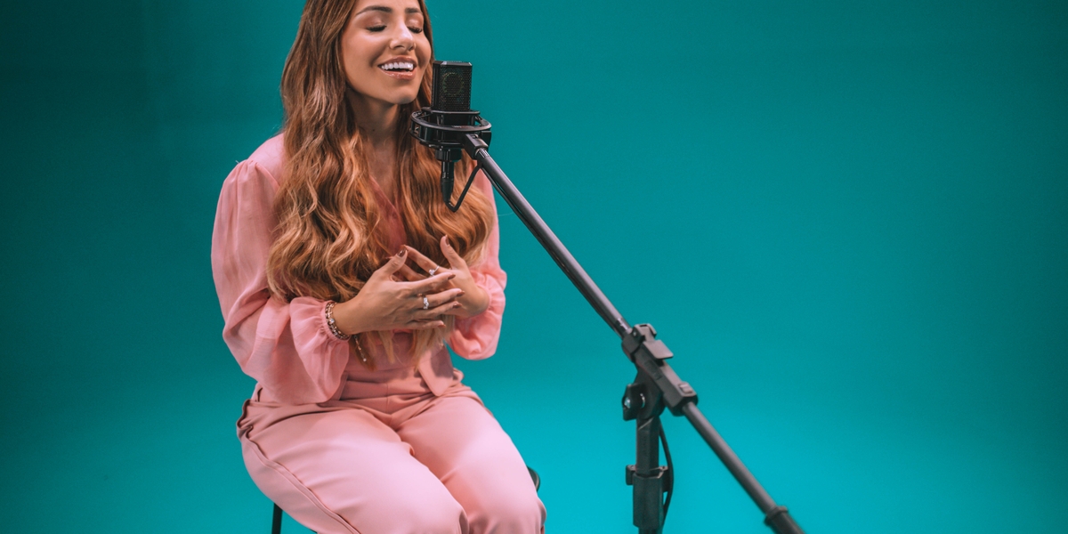 Gabriela Rocha lança medley com sucessos do Renascer Praise