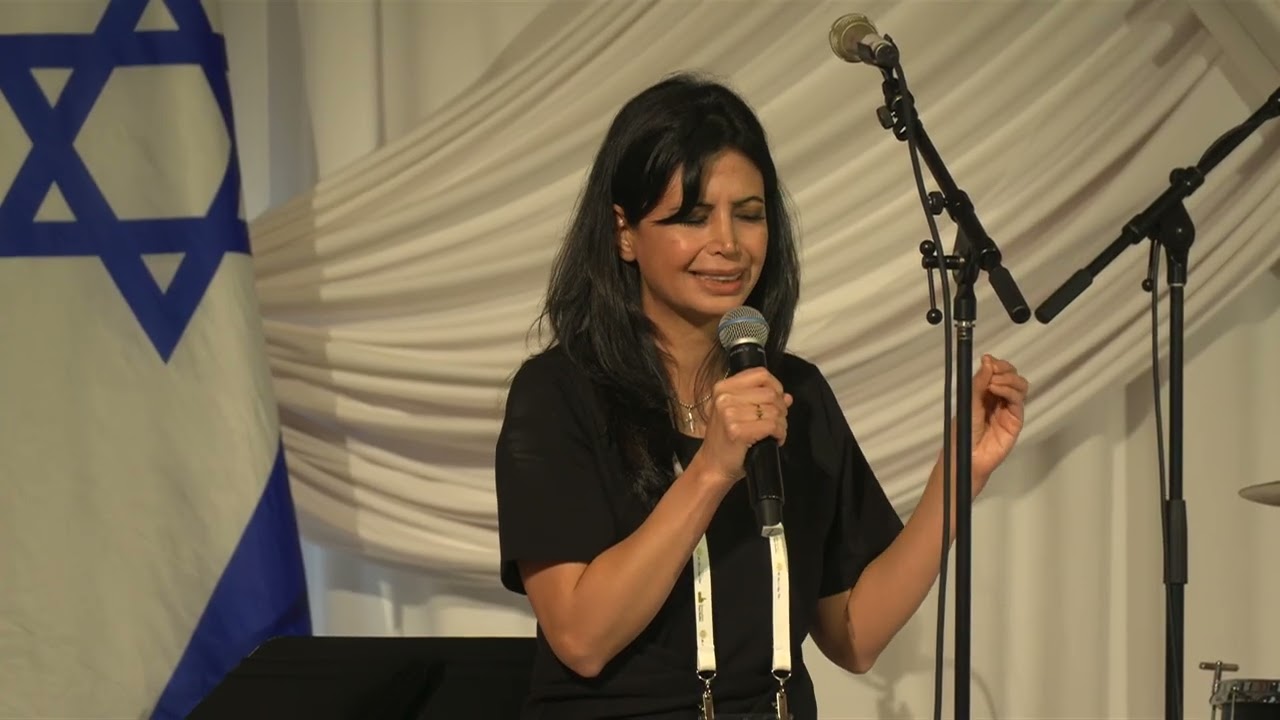 Iraniana prevê “despertar espiritual” no Irã, após queda do regime