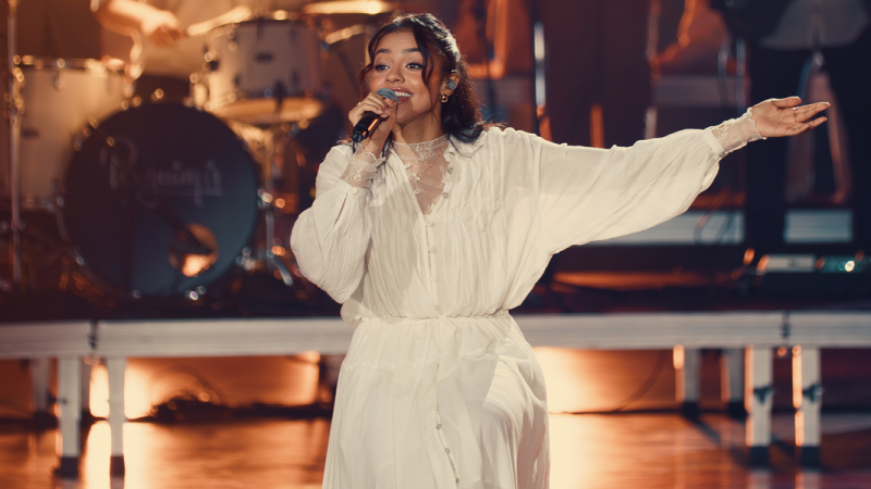 Julia Vitória apresenta nova música “Princípio e Fim”