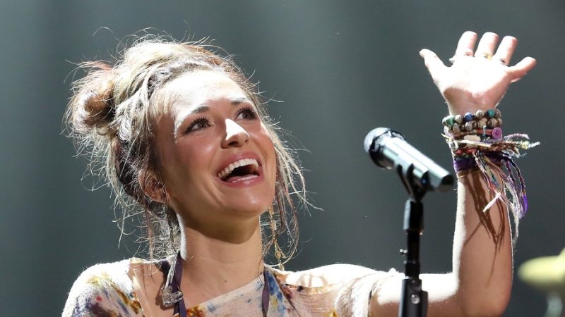 Lauren Daigle lança música em série bíblica
