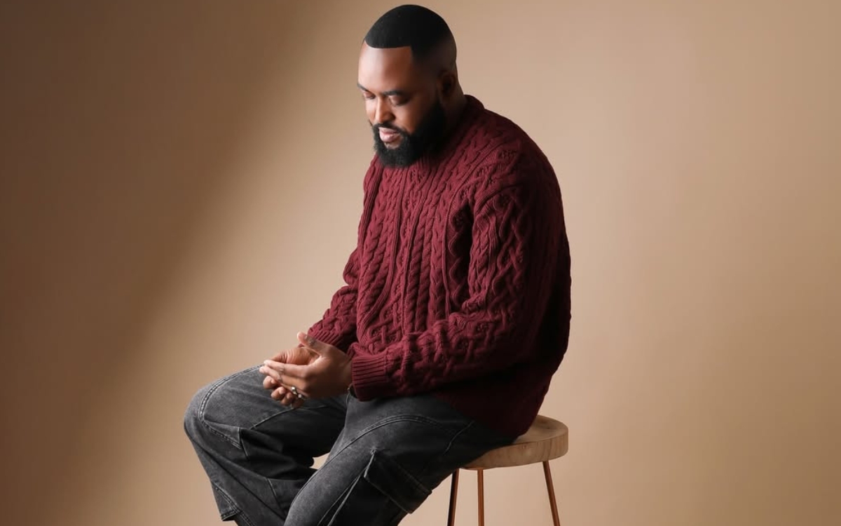 Neon Adejo lança novo EP sobre identidade como filho de Deus