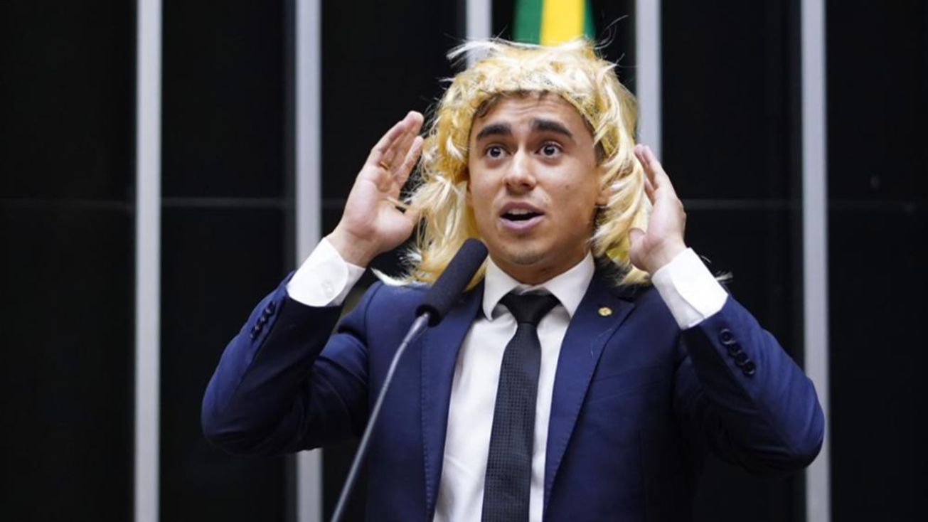 Justiça anula condenação de Nikolas Ferreira por uso de peruca