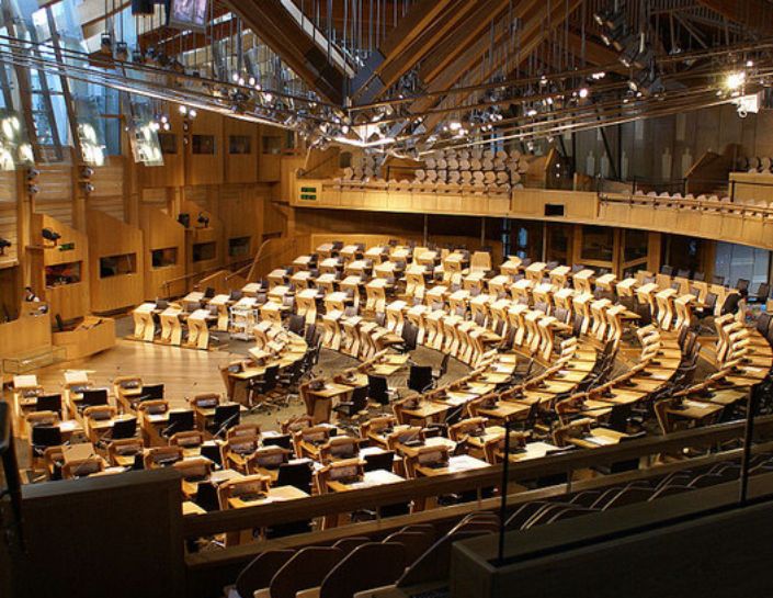 Parlamento escocês rejeita suicídio assistido em votação histórica