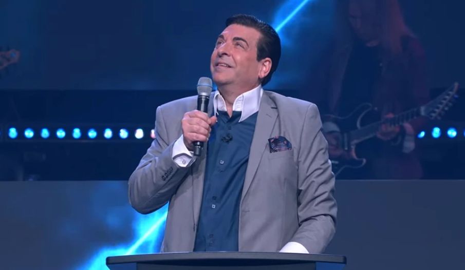 Pastor faz campanha para comprar seu próprio jato