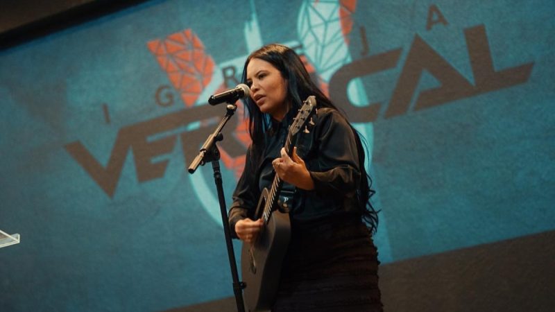 Raquel Pereira consolida carreira solo no gospel