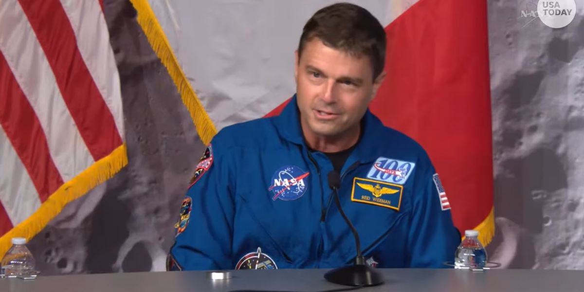 Após missão espacial, astronauta não religioso busca capelão e chora ao ver cruz