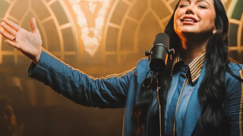 Ariely Bonatti lança canção de fé