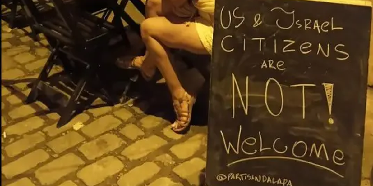Bar no Rio é multado por discriminação após placa “cidadãos de Israel não são bem-vindos”