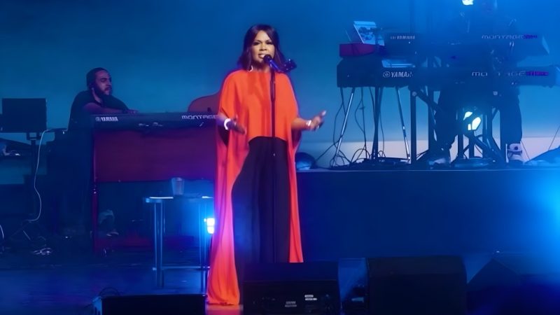 CeCe Winans lança canção “Jesus Paid It All”