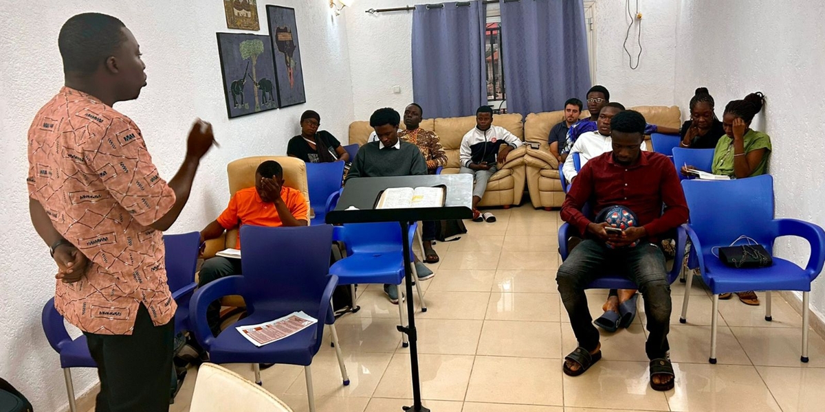 Com menos de 1% de evangélicos, jovens evangelistas estão expandindo o Evangelho na Guiné