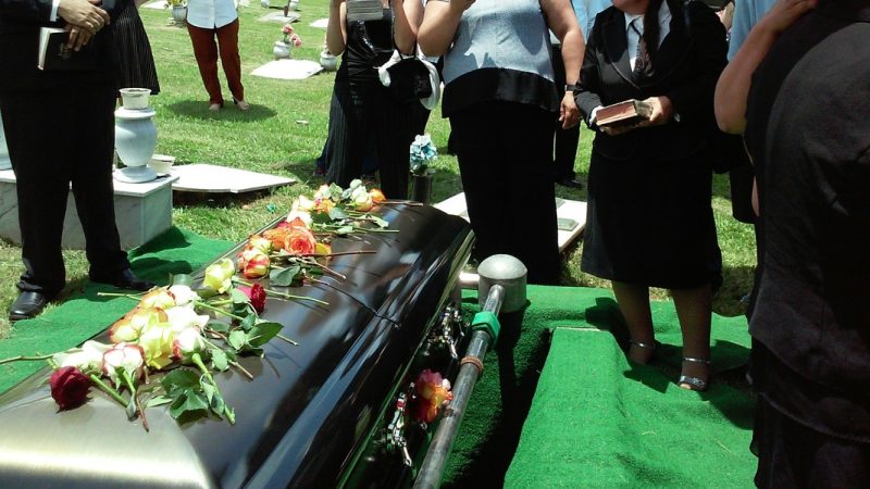 Dez pessoas aceitam Jesus após atirador entrar em funeral nos EUA: “Deus se moveu”