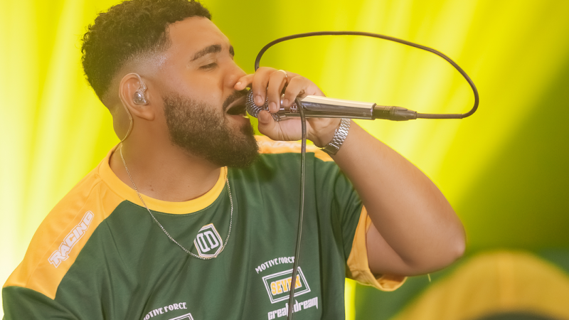 Em clima de Copa do Mundo, Silas Magalhães lança a canção “Bênçãos Reais”