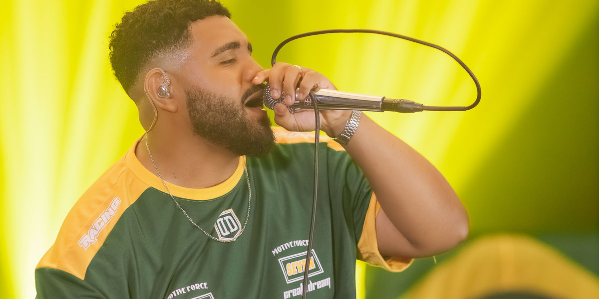 Em clima de Copa do Mundo, Silas Magalhães lança a canção “Bênçãos Reais”