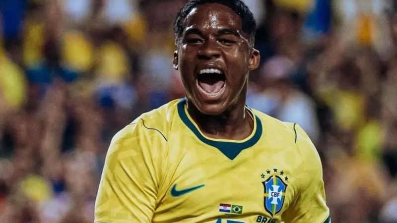 Endrick exalta esposa em sua volta por cima no futebol