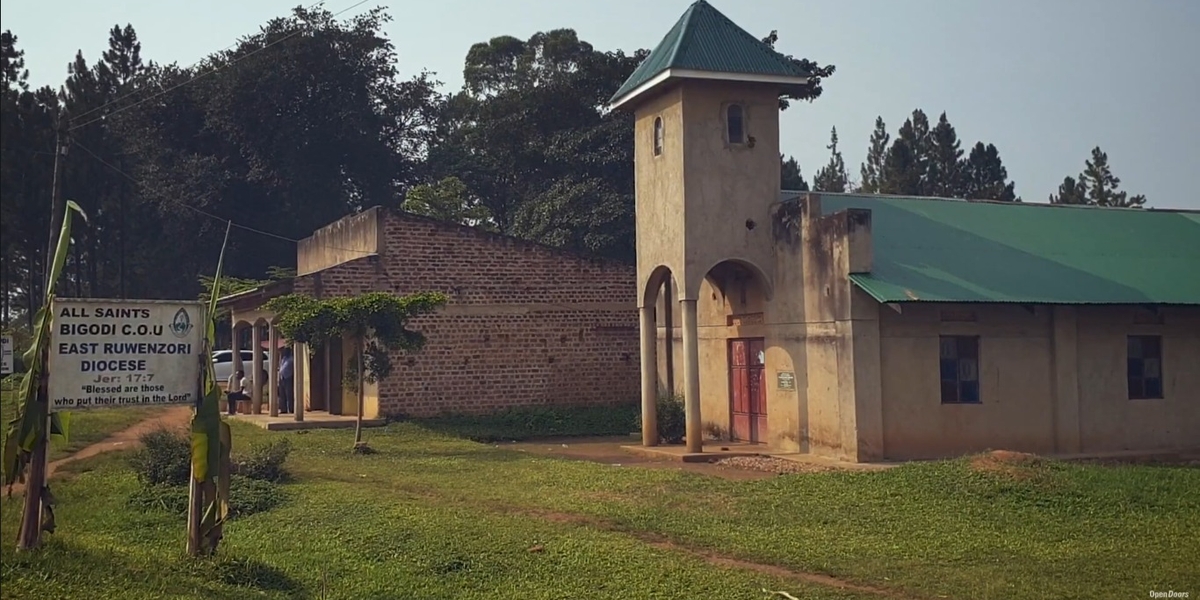 Evangelista é morto em emboscada de extremistas após pregar em culto em Uganda