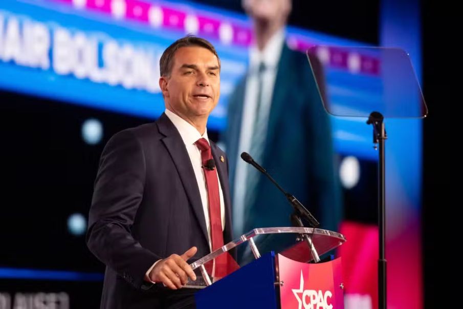 Flávio Bolsonaro cobra ‘racionalidade’ de Eduardo e Nikolas