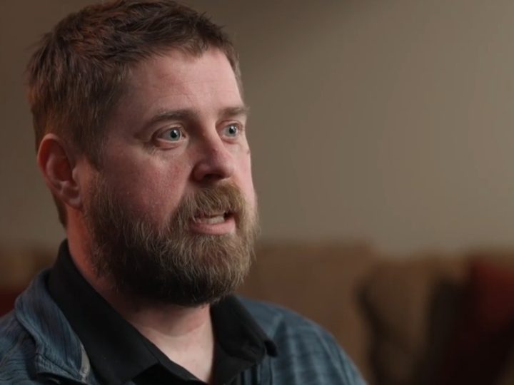 Homem é liberto do alcoolismo após clamar por ajuda a Deus: “Tirou um fardo de mim”