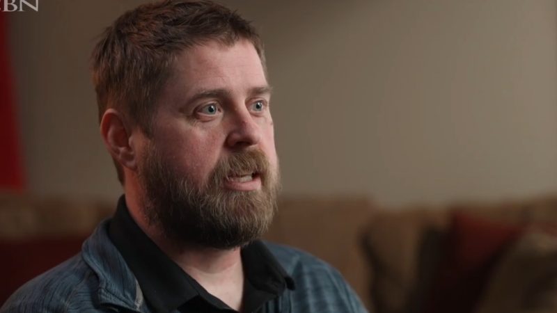 Homem é liberto do alcoolismo após clamar por ajuda a Deus: “Tirou um fardo de mim”