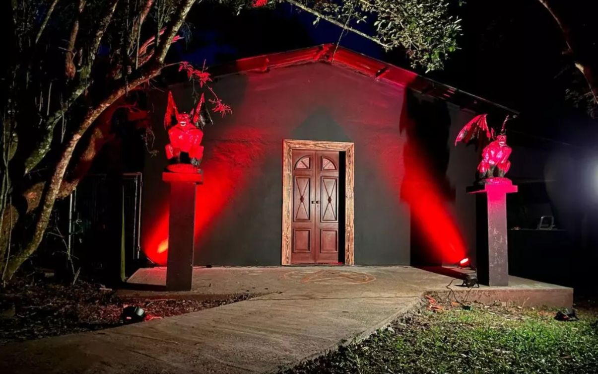 Igreja de Lúcifer inaugurada às vésperas da celebração da Páscoa