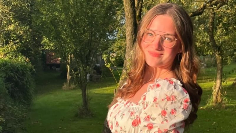 Jovem é curada de depressão e ansiedade após ser batizada: “Deus salvou minha vida”