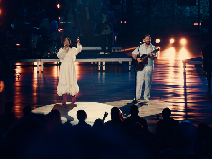Julia Vitória e Marcelo Markes lançam canção “Vamos Cantar”