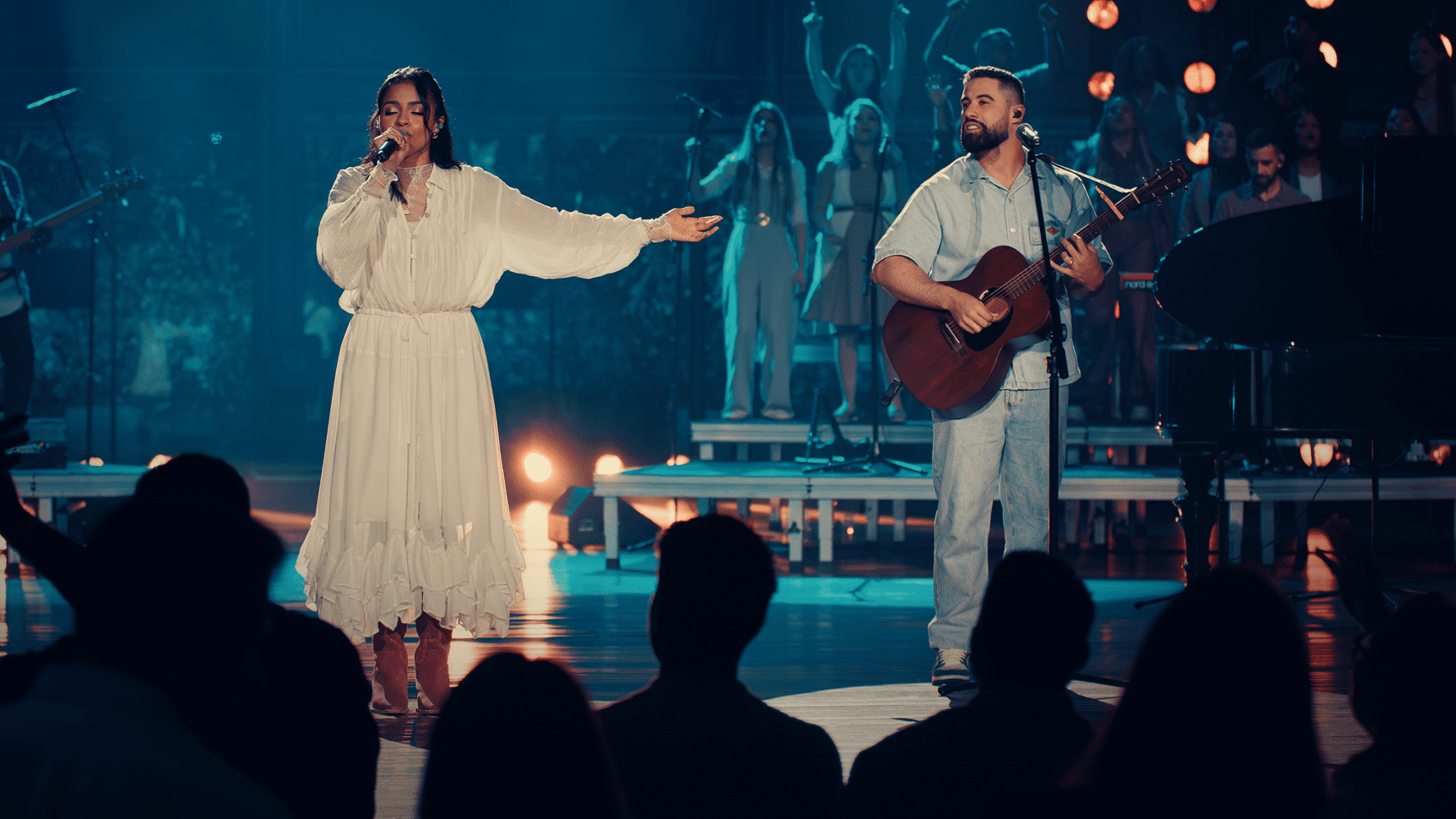 Julia Vitória lança ‘Vamos Cantar’ com Marcelo Markes