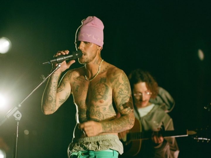 Justin Bieber glorifica Jesus em show no coachella