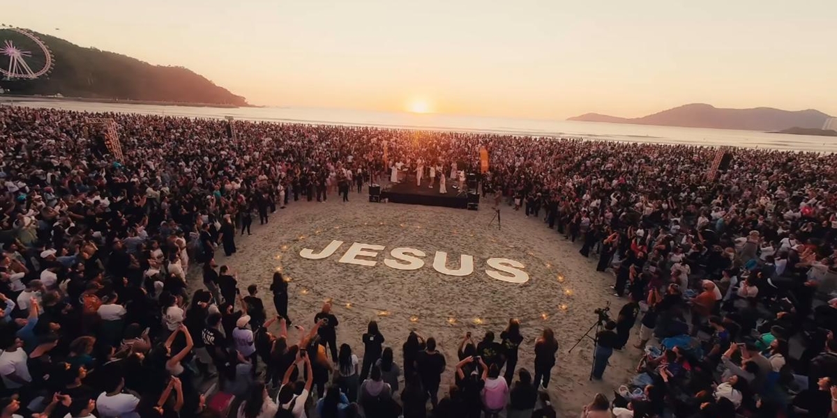 Mais de 15.000 mil pessoas adoram Jesus em praia de Santa Catarina: “Estratégia do céu”